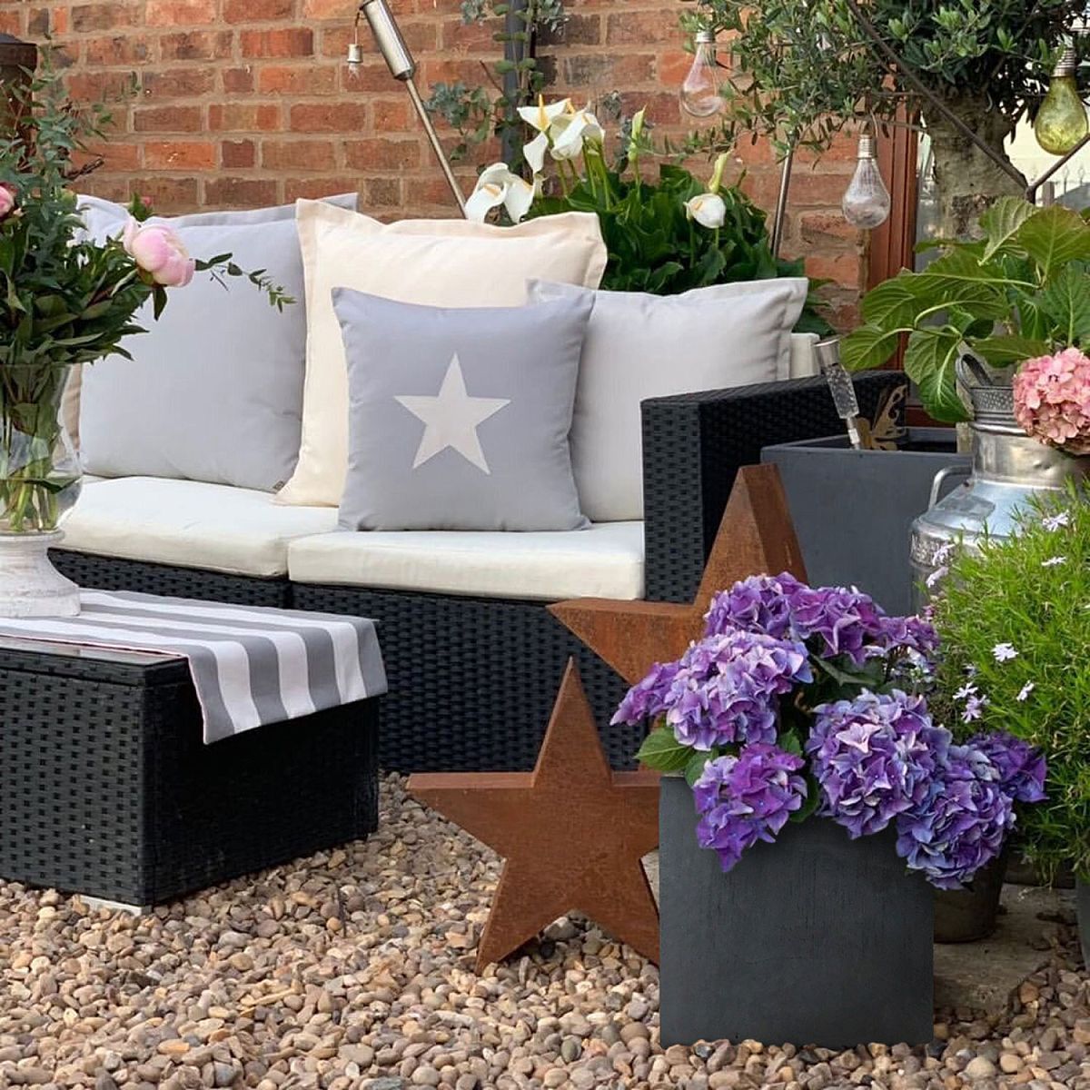 IDEALIST Lite Contemporary Flower Box Square Garden Planter, Light Concrete Outdoor Plant Pot H30 L30 W30 cm, 27L